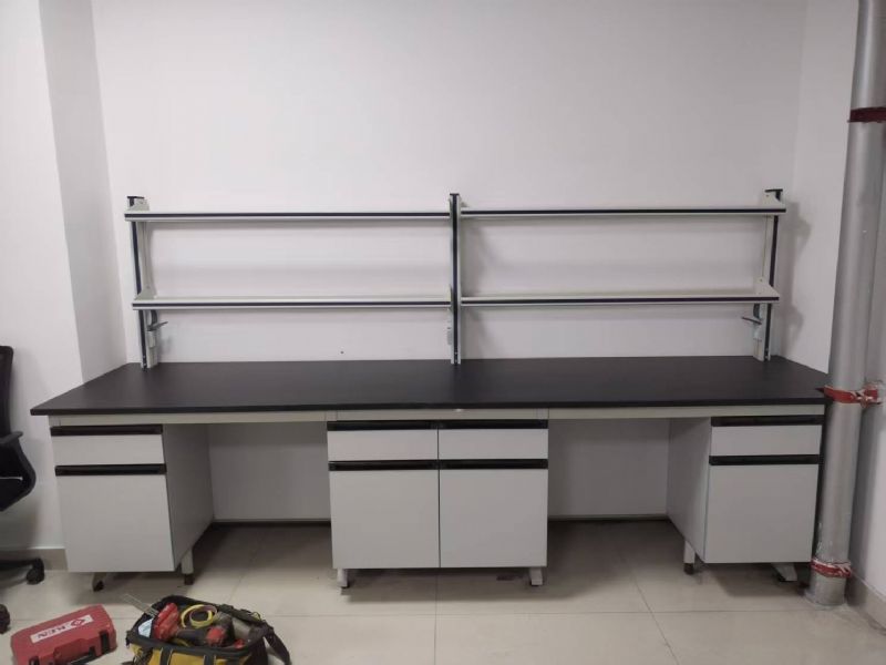 實(shí)驗(yàn)臺