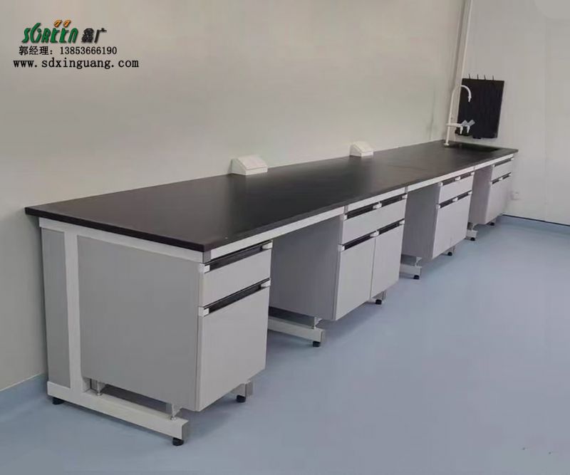 實(shí)驗(yàn)臺(tái)